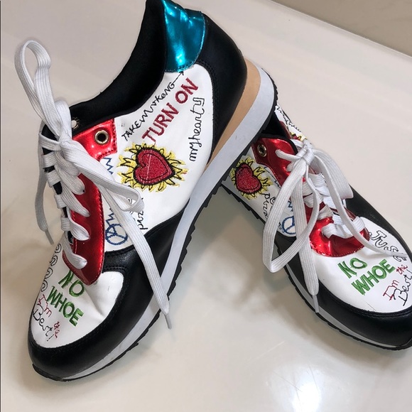 SHEIN Shoes - GRAPHIC TENNIS SHOES